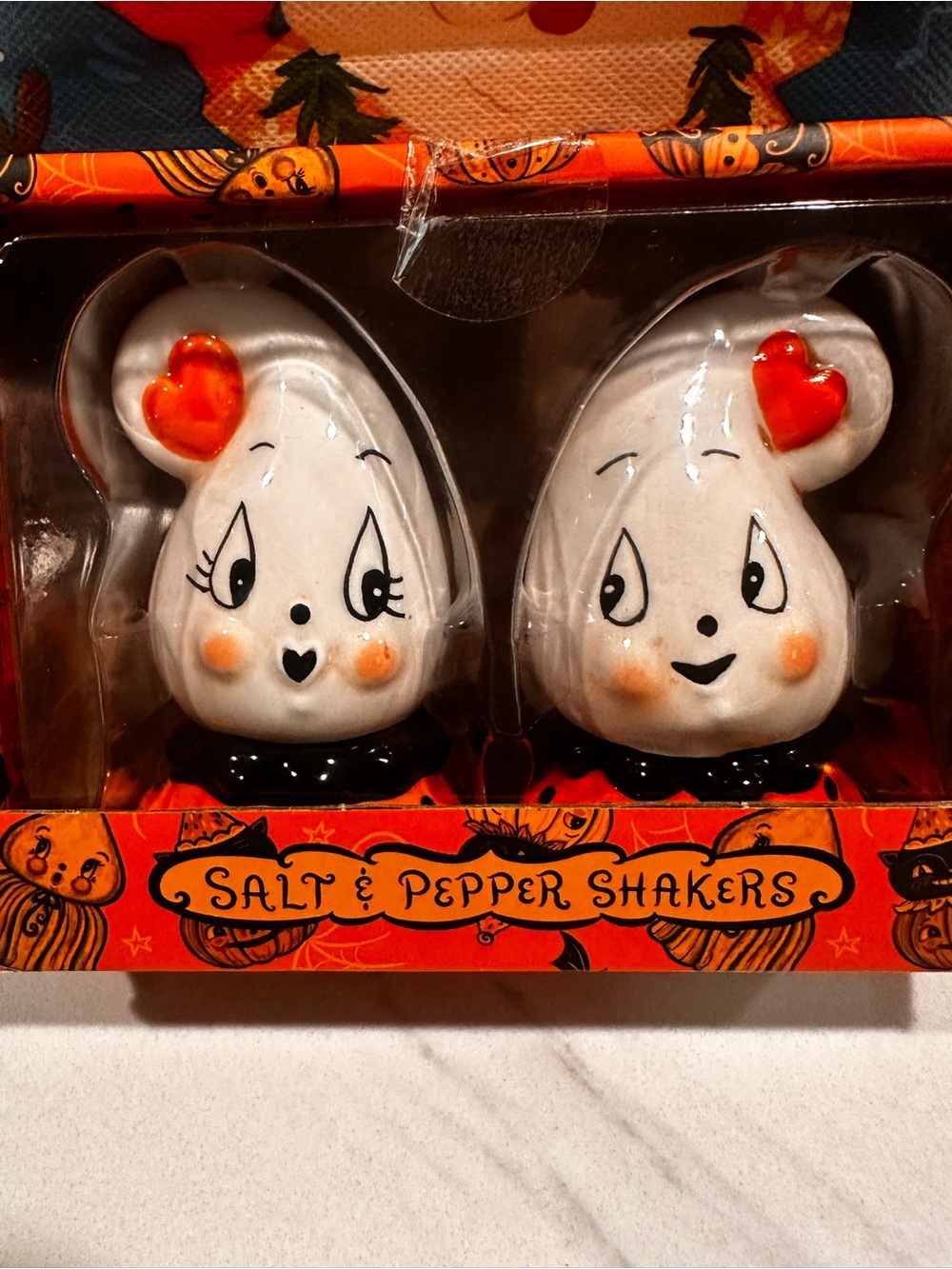 NIB Johanna Parker 2026 Sweetheart Ceramic Ghost Salt & Pepper Shakers Halloween